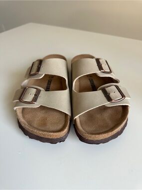 🤍🧡 Cushionaire Lane Cork Footbed Sandals Women’s Size 7M